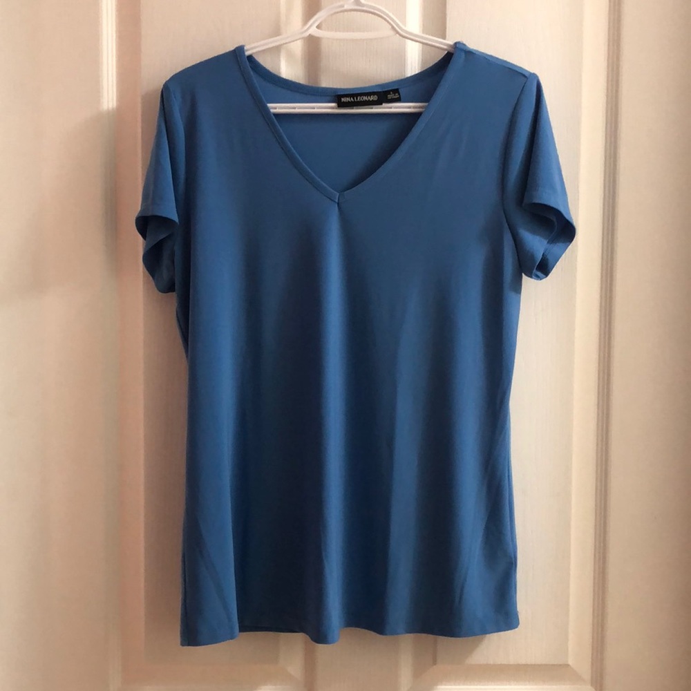 Nina Leonard Stylish Ladies Lg. V-Neck Top EUC just like new with stretch.